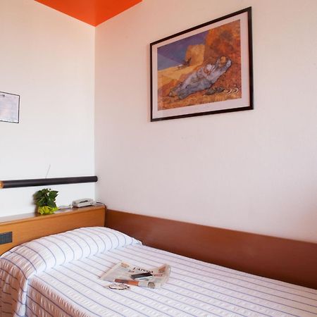 Hotel Pace Torri Del Benaco Ngoại thất bức ảnh