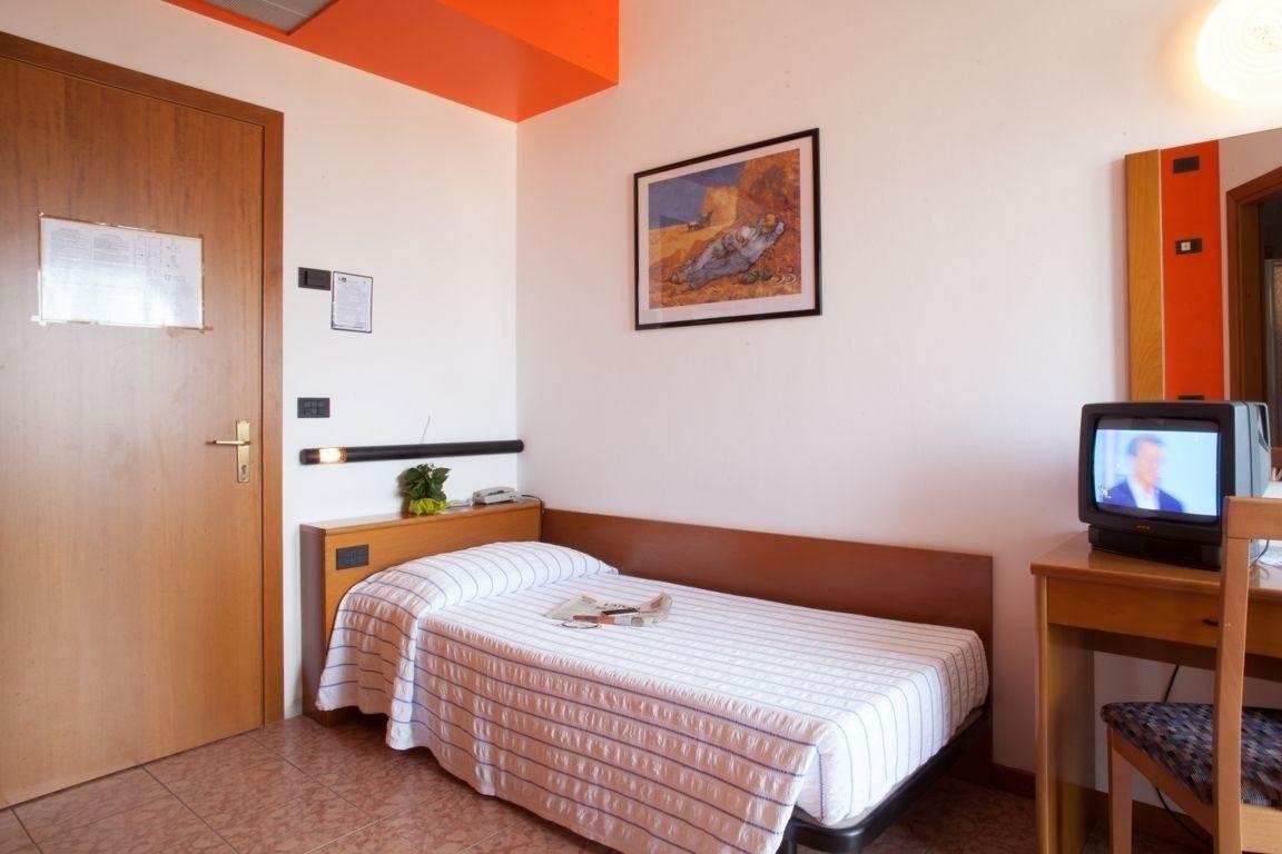 Hotel Pace Torri Del Benaco Ngoại thất bức ảnh