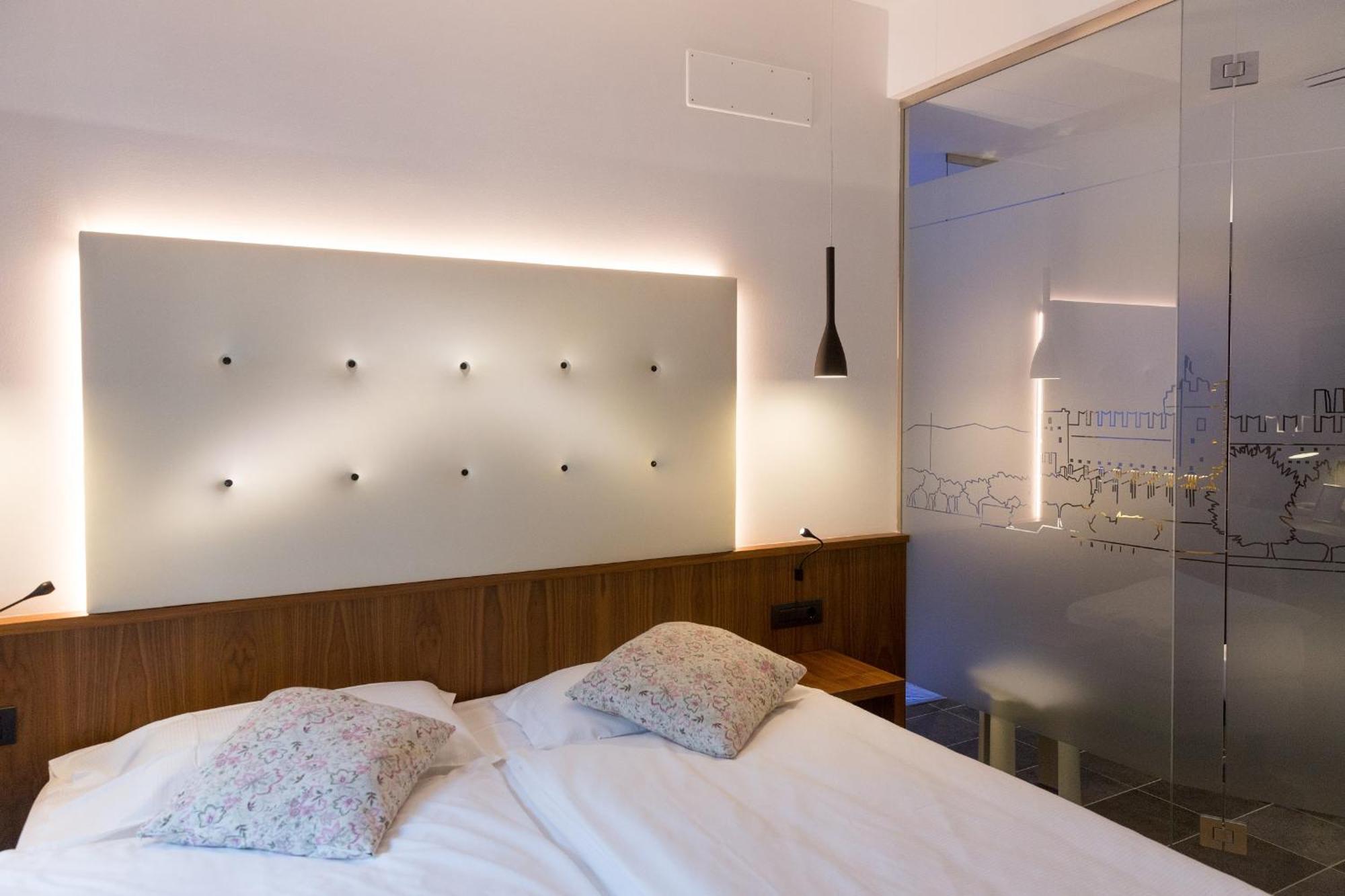 Hotel Pace Torri Del Benaco Ngoại thất bức ảnh