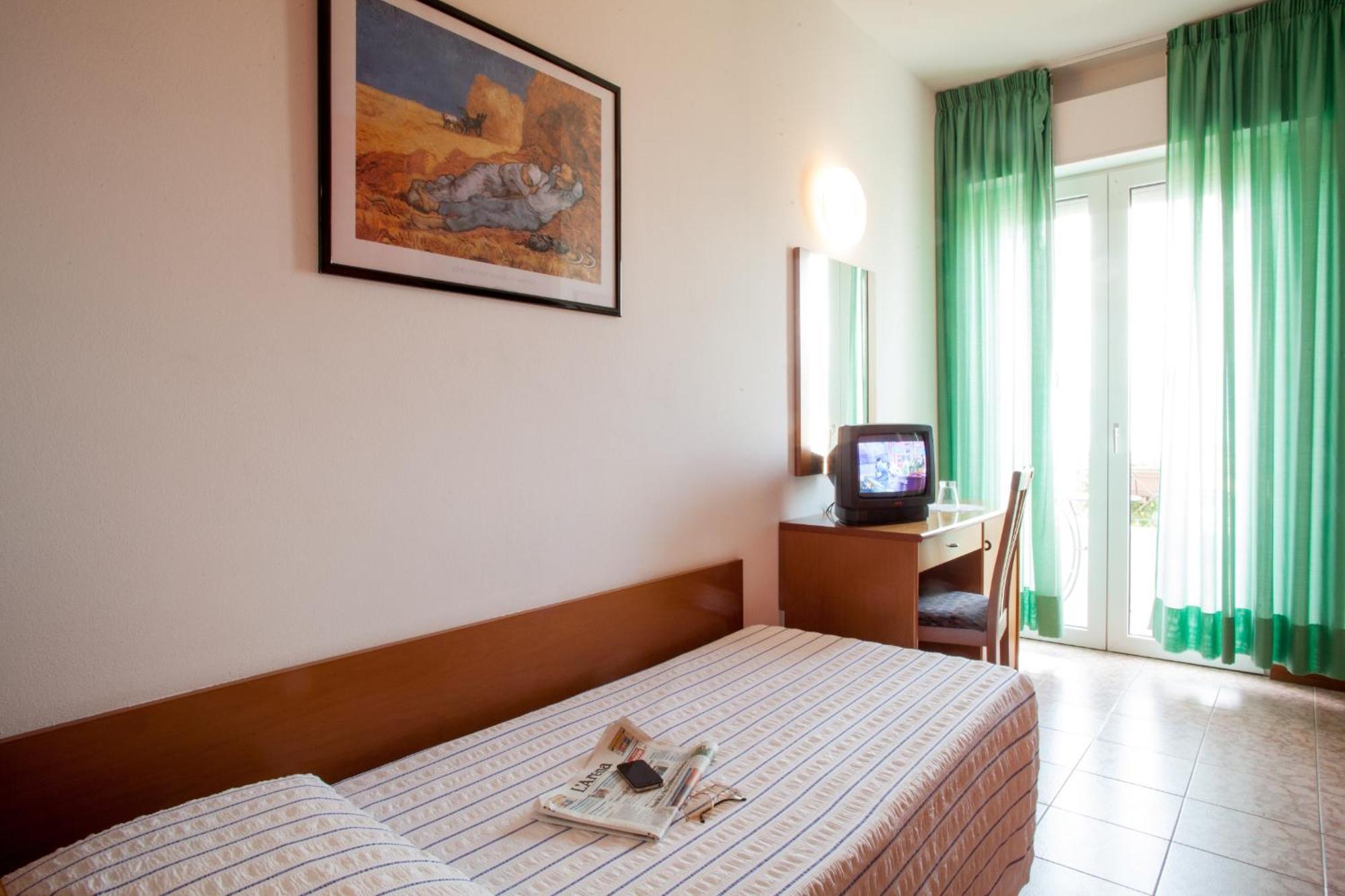 Hotel Pace Torri Del Benaco Ngoại thất bức ảnh