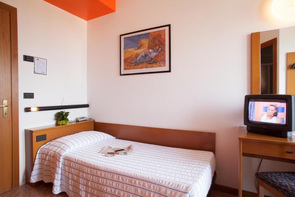 Hotel Pace Torri Del Benaco Phòng bức ảnh