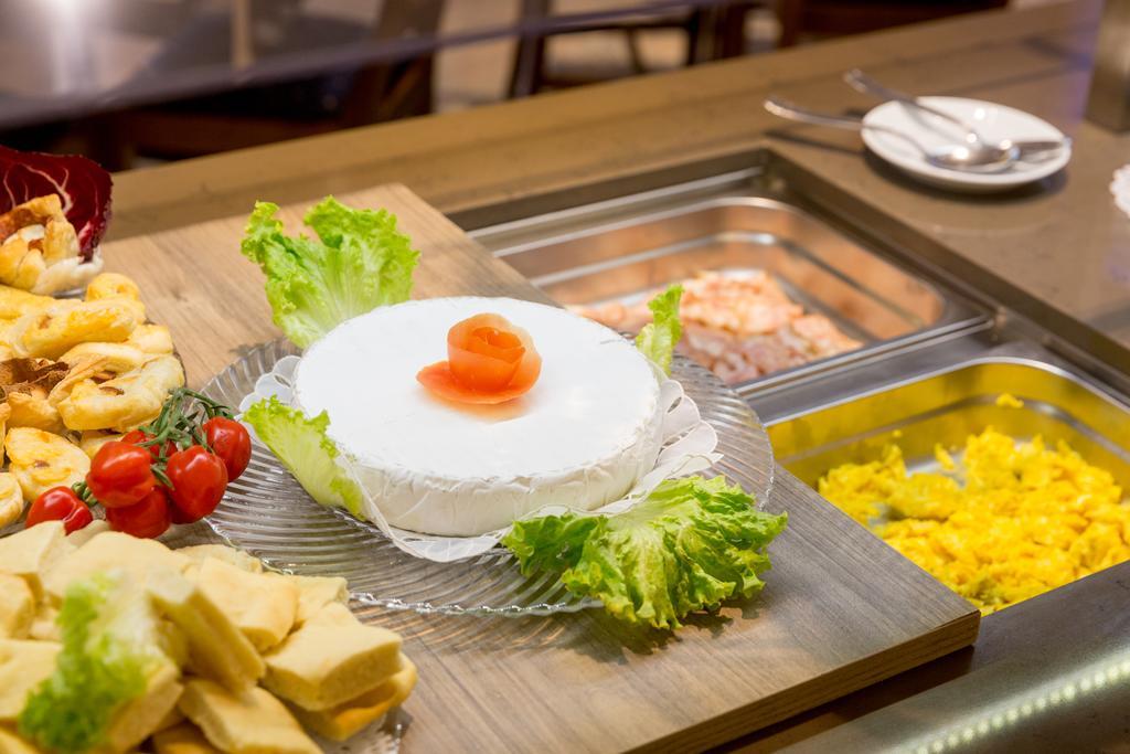 Hotel Pace Torri Del Benaco Ngoại thất bức ảnh
